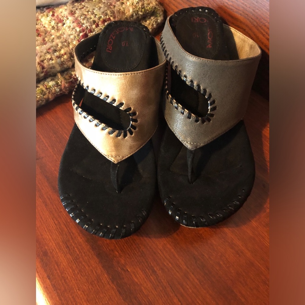 Comfort Slip-On Thong Sandals - Black with Metallic Accents
Reversible Modzori